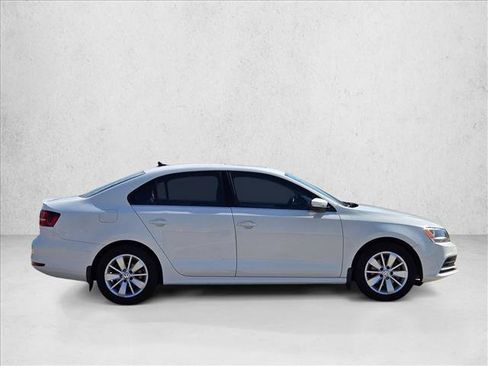 Used 2016 Volkswagen Jetta SE FWD image 4