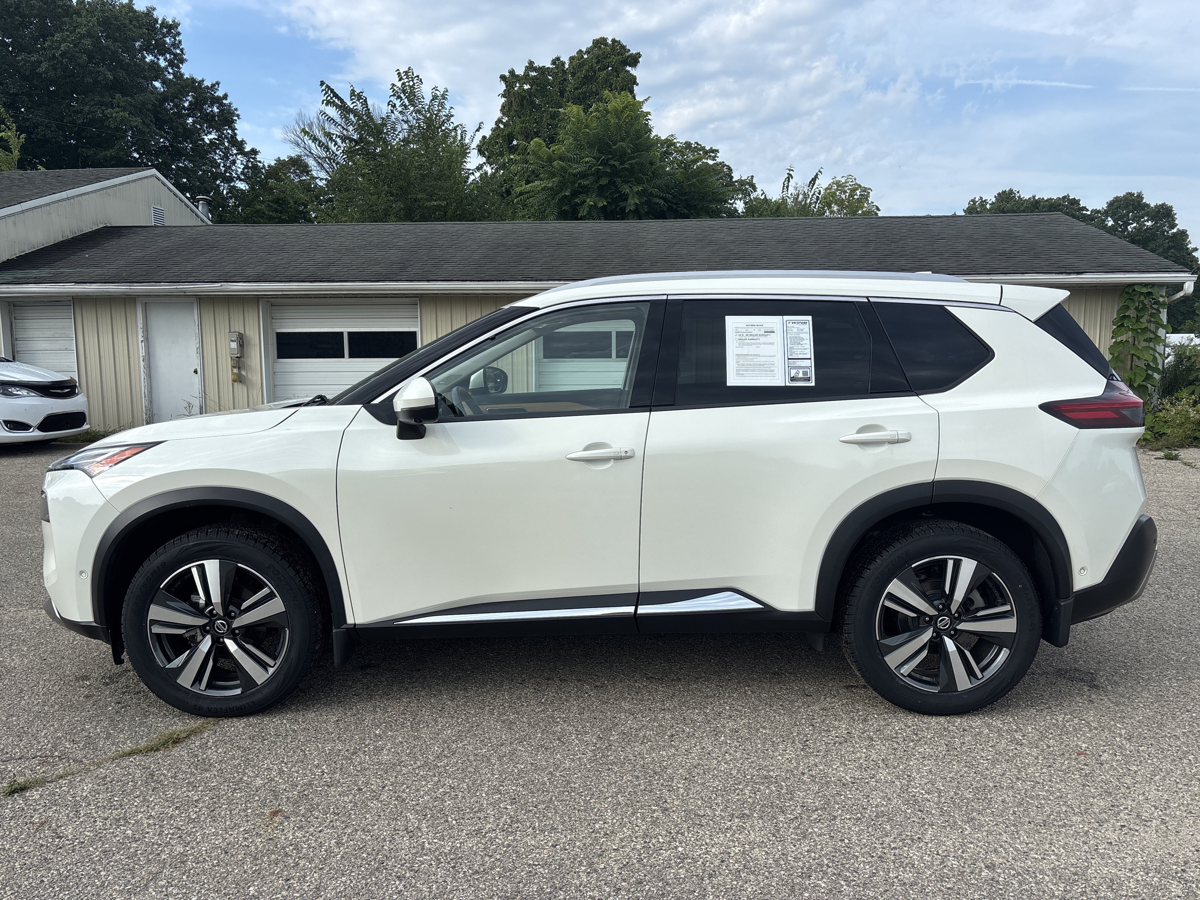 Used 2021 Nissan Rogue Platinum FWD image 11