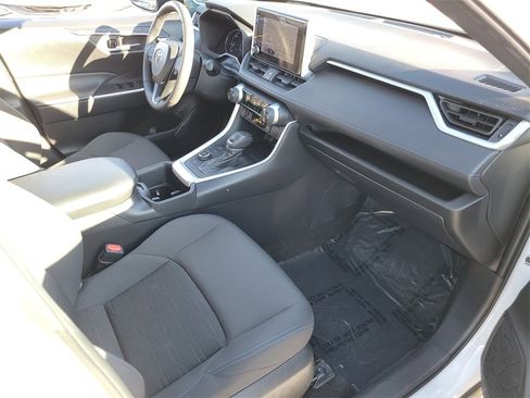 Used 2024 Toyota RAV4 SE image 18
