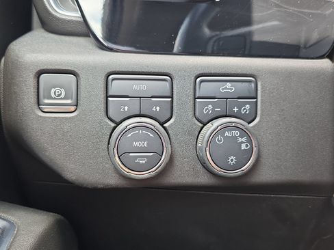 Used 2025 Chevrolet Silverado 1500 LT w/ Protection Package AWD/4WD image 25