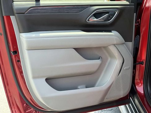 Used 2023 GMC Yukon XL SLT w/ SLT Premium Package AWD/4WD image 17