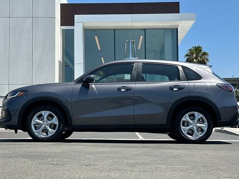 Used 2025 Honda HR-V LX image 6