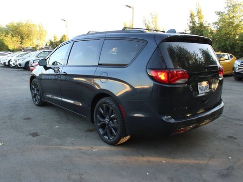 Used 2020 Chrysler Pacifica Touring-L Plus w/ Advanced Safetytec Group FWD image 5