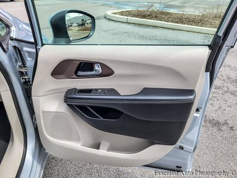 Used 2023 Chrysler Voyager LX FWD image 30
