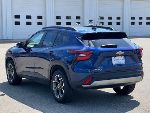 Certified 2024 Chevrolet Trax LT w/ Driver Confidence Package FWD image 44