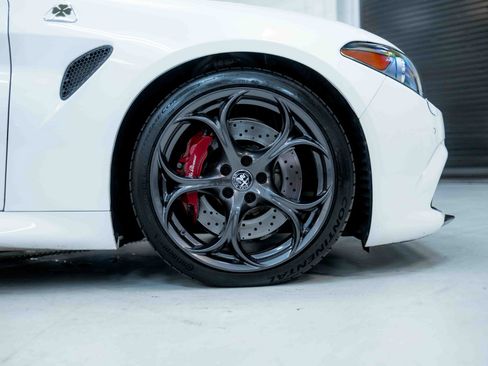 Used 2017 Alfa Romeo Giulia Quadrifoglio image 37