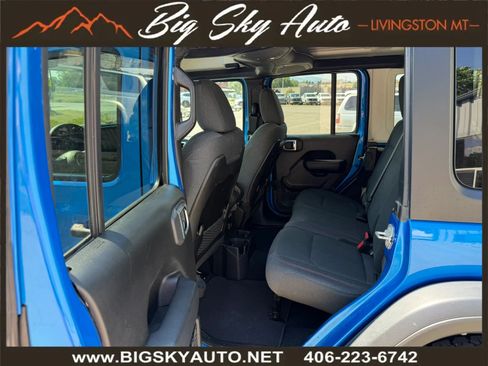 Used 2024 Jeep Wrangler Unlimited Rubicon AWD/4WD image 17