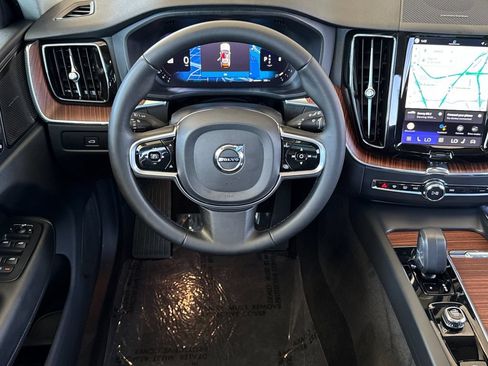 Certified 2023 Volvo XC60 B5 Plus AWD/4WD image 13