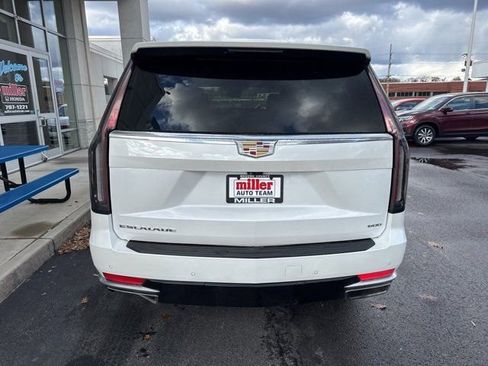 Used 2023 Cadillac Escalade Premium Luxury image 4