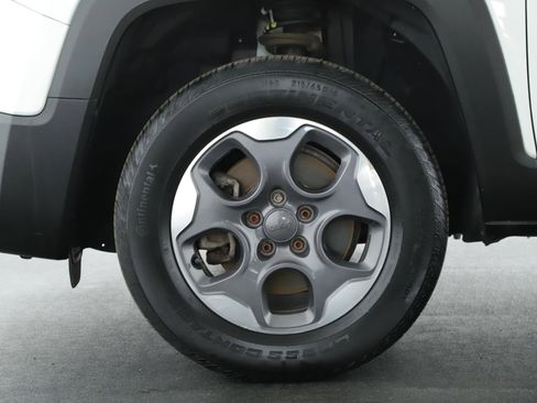 Used 2015 Jeep Renegade Latitude AWD/4WD image 16