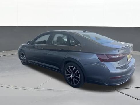 Used 2025 Volkswagen Jetta SE FWD image 7