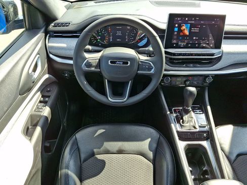 Used 2023 Jeep Compass Latitude w/ Convenience Group AWD/4WD image 11