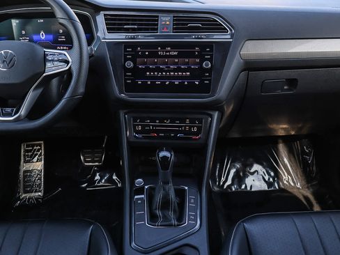 Used 2022 Volkswagen Tiguan SE R-Line image 13