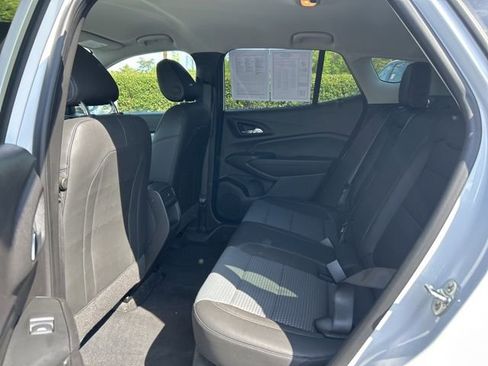 Used 2025 Chevrolet Trax LT w/ LT Convenience Package FWD image 14