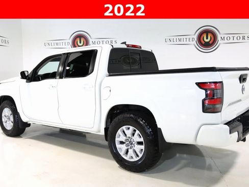 Used 2022 Nissan Frontier SV image 3