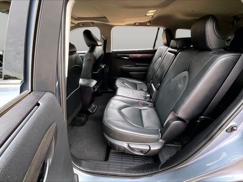 Used 2020 Toyota Highlander Limited FWD image 21