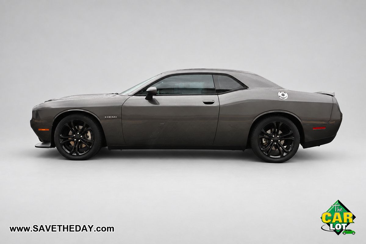 Used 2022 Dodge Challenger R/T RWD image 5