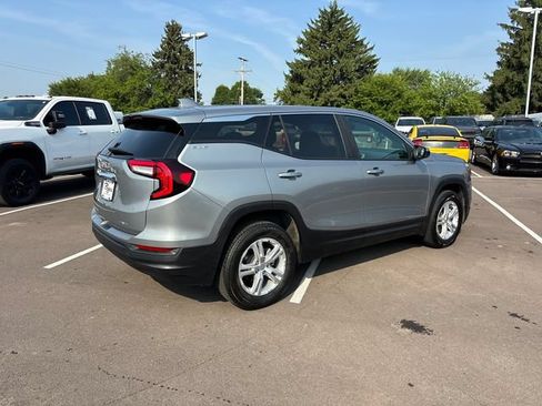 Used 2024 GMC Terrain SLE AWD/4WD image 30
