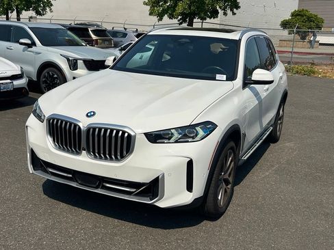 Used 2024 BMW X5 xDrive50e AWD/4WD image 3