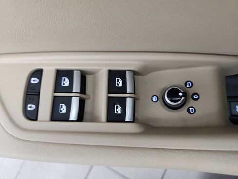 Used 2023 Audi A4 2.0T Premium w/ Convenience Package image 11