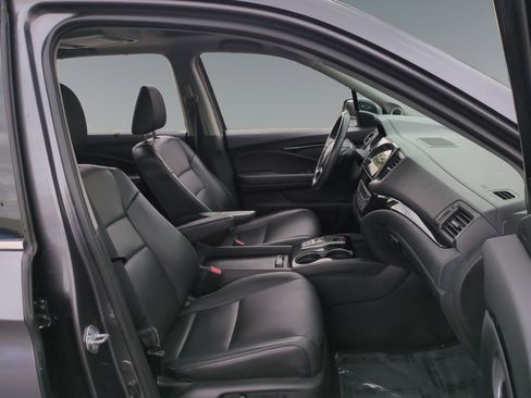 Used 2022 Honda Pilot Touring image 15