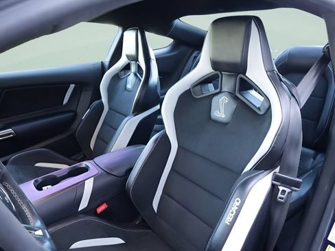 Used 2020 Ford Mustang Shelby GT500 w/ Technology Package RWD image 18