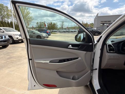 Used 2019 Hyundai Tucson SE image 9