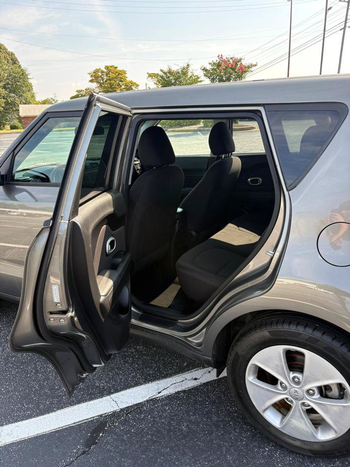 Used 2016 Kia Soul FWD image 12