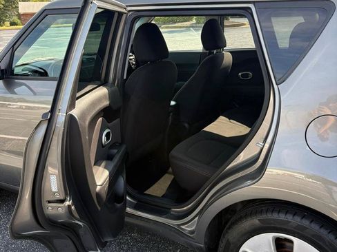 Used 2016 Kia Soul FWD image 12
