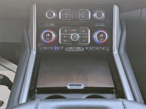 Used 2021 GMC Yukon XL Denali image 16