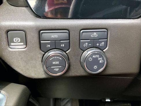Used 2024 Chevrolet Silverado 1500 LT AWD/4WD image 35