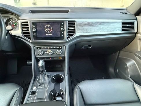 Used 2020 Volkswagen Atlas Cross Sport SE w/ Panoramic Sunroof Package FWD image 23