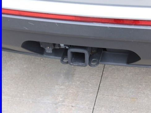 Used 2022 Volkswagen Atlas Cross Sport SE w/ Panoramic Sunroof Package image 9