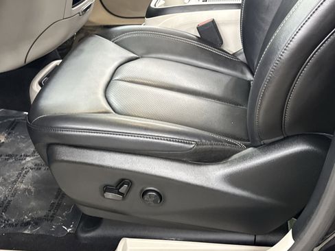 Used 2024 Chrysler Pacifica Select image 18