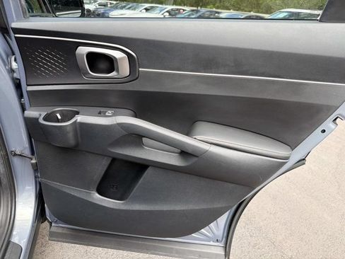 Used 2023 Kia Sorento LX FWD image 18