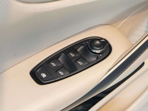 Used 2023 Aston Martin DBX AWD/4WD image 19