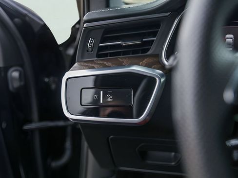 Used 2020 Audi S6 Prestige w/ Prestige Package image 18