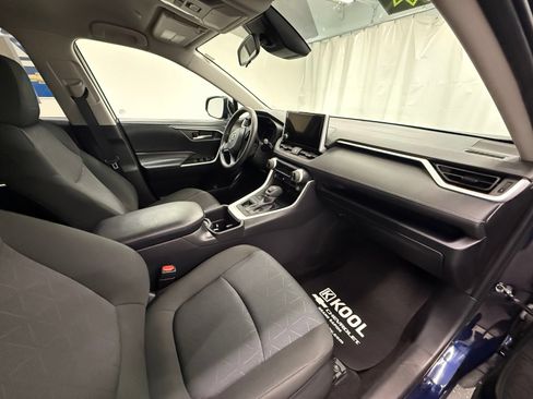 Used 2025 Toyota RAV4 XLE AWD/4WD image 8