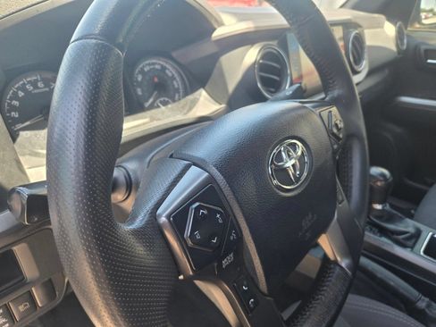 Used 2019 Toyota Tacoma TRD Sport w/ Technology Package RWD image 12