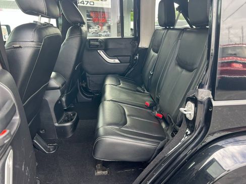 Used 2016 Jeep Wrangler Unlimited Rubicon AWD/4WD image 10