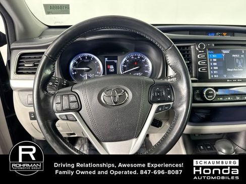 Used 2017 Toyota Highlander XLE AWD/4WD image 11