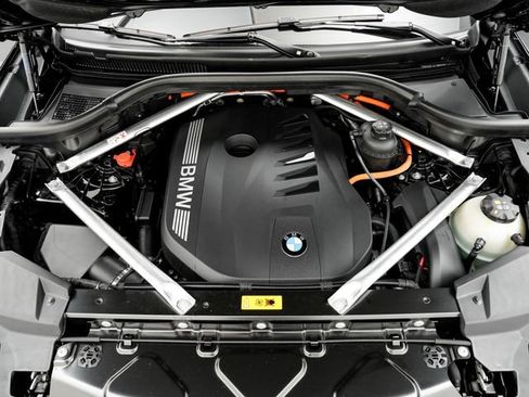 Used 2025 BMW X5 xDrive50e w/ M Sport Package image 26