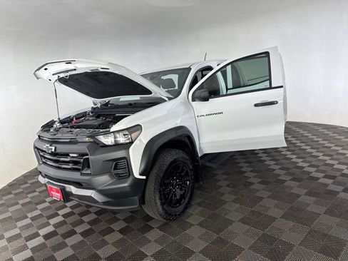 Used 2024 Chevrolet Colorado Trail Boss w/ Advanced Trailering Package AWD/4WD image 10