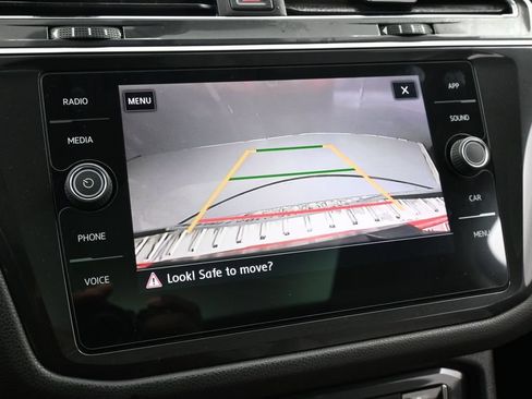 Used 2019 Volkswagen Tiguan SE w/ Panoramic Sunroof Package FWD image 18
