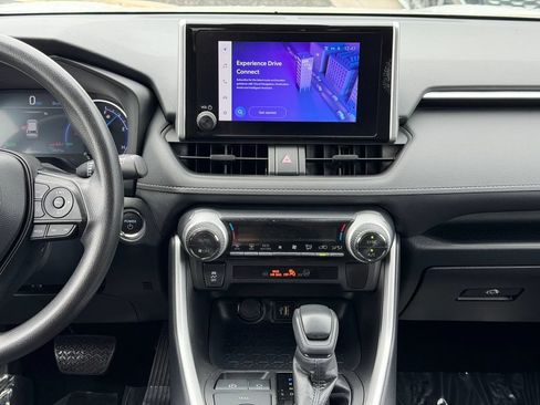 Used 2025 Toyota RAV4 XLE AWD/4WD image 20