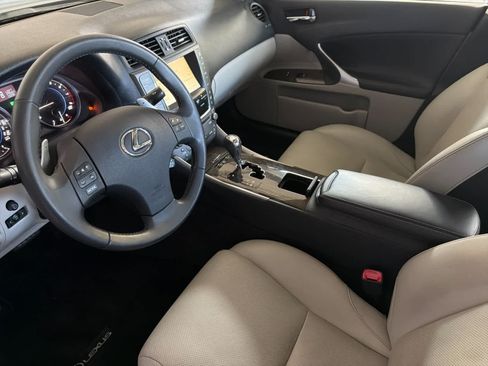 Used 2010 Lexus IS 350 w/ Preferred Accessory Package RWD image 11