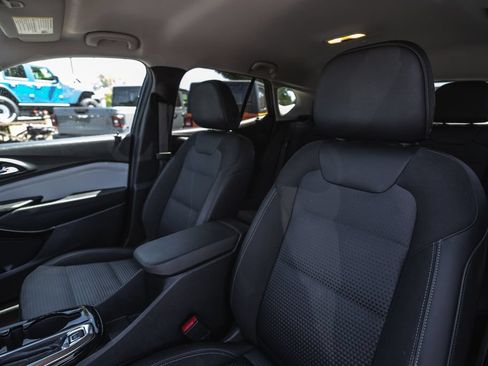 Used 2024 Chevrolet Trax LT FWD image 19