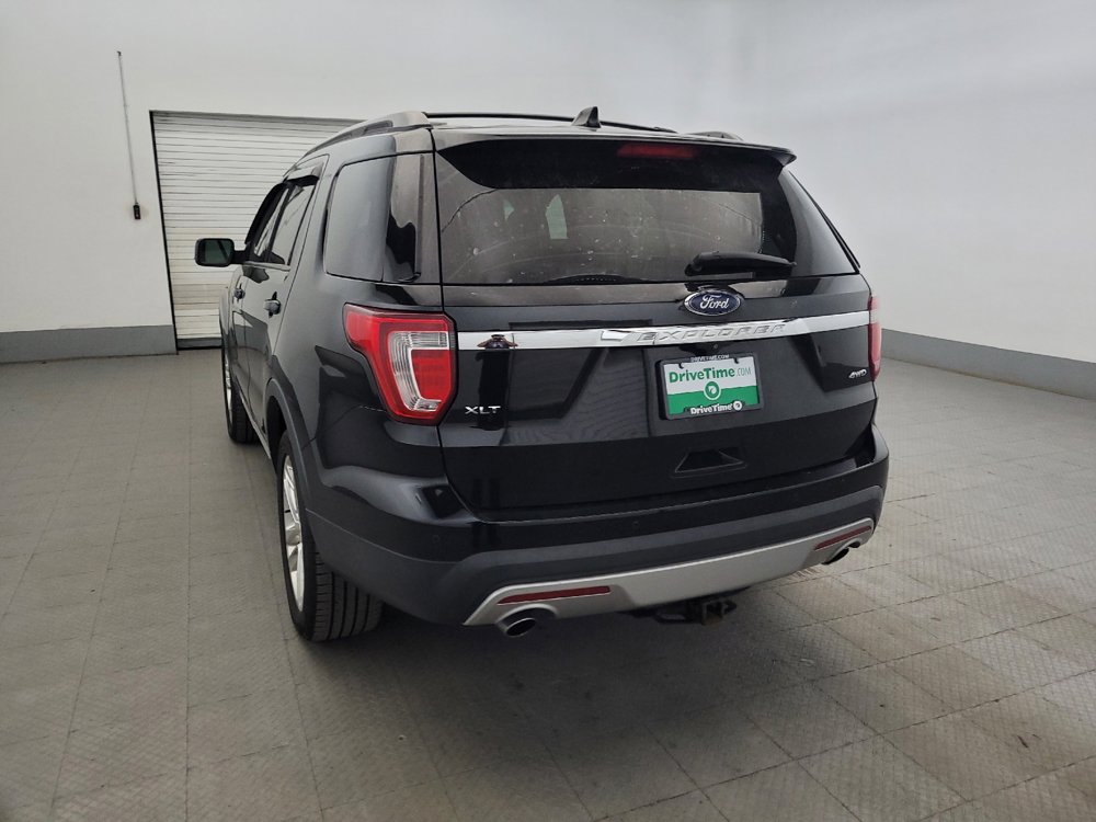 Used 2017 Ford Explorer XLT w/ Equipment Group 202A AWD/4WD image 6