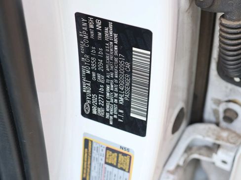 Used 2025 Hyundai Elantra SE FWD image 16
