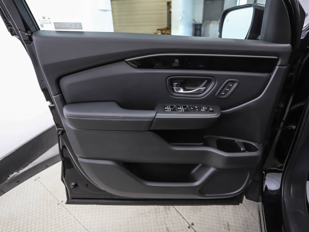 Used 2023 Honda Pilot Touring image 9